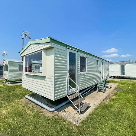 ホテル 6 Berth Caravan For Hire At Martello Beach Holiday Park In Essex Ref 29017Y クラクトン・オン・シー エクステリア 写真