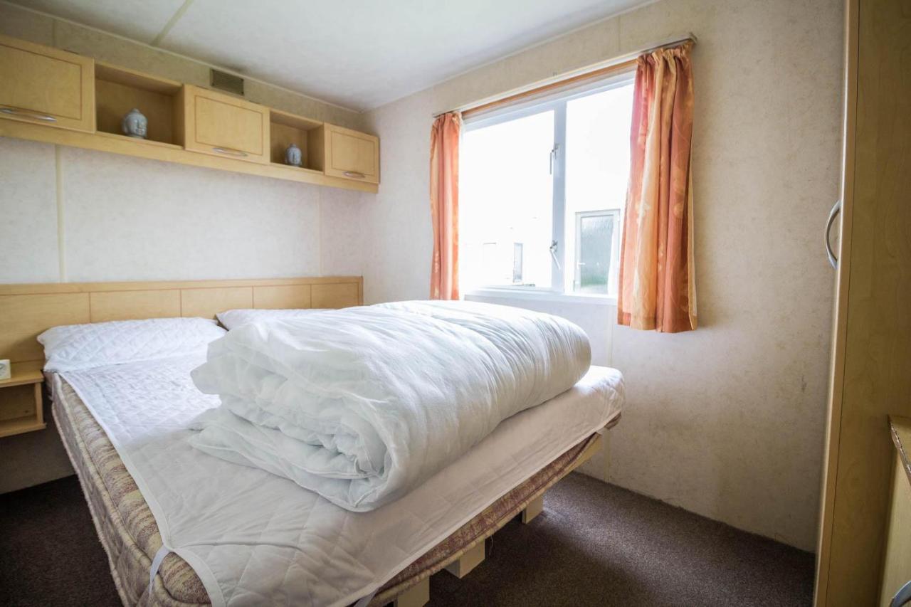 ホテル 6 Berth Caravan For Hire At Martello Beach Holiday Park In Essex Ref 29017Y クラクトン・オン・シー エクステリア 写真