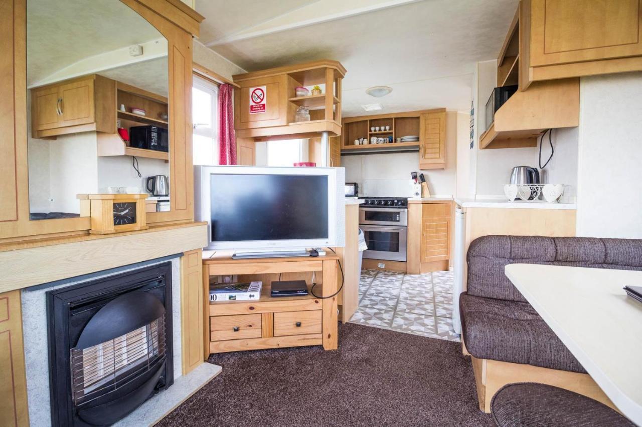 ホテル 6 Berth Caravan For Hire At Martello Beach Holiday Park In Essex Ref 29017Y クラクトン・オン・シー エクステリア 写真