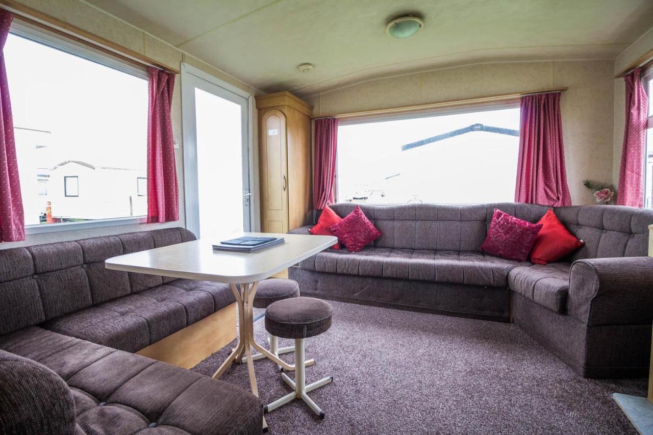 ホテル 6 Berth Caravan For Hire At Martello Beach Holiday Park In Essex Ref 29017Y クラクトン・オン・シー エクステリア 写真
